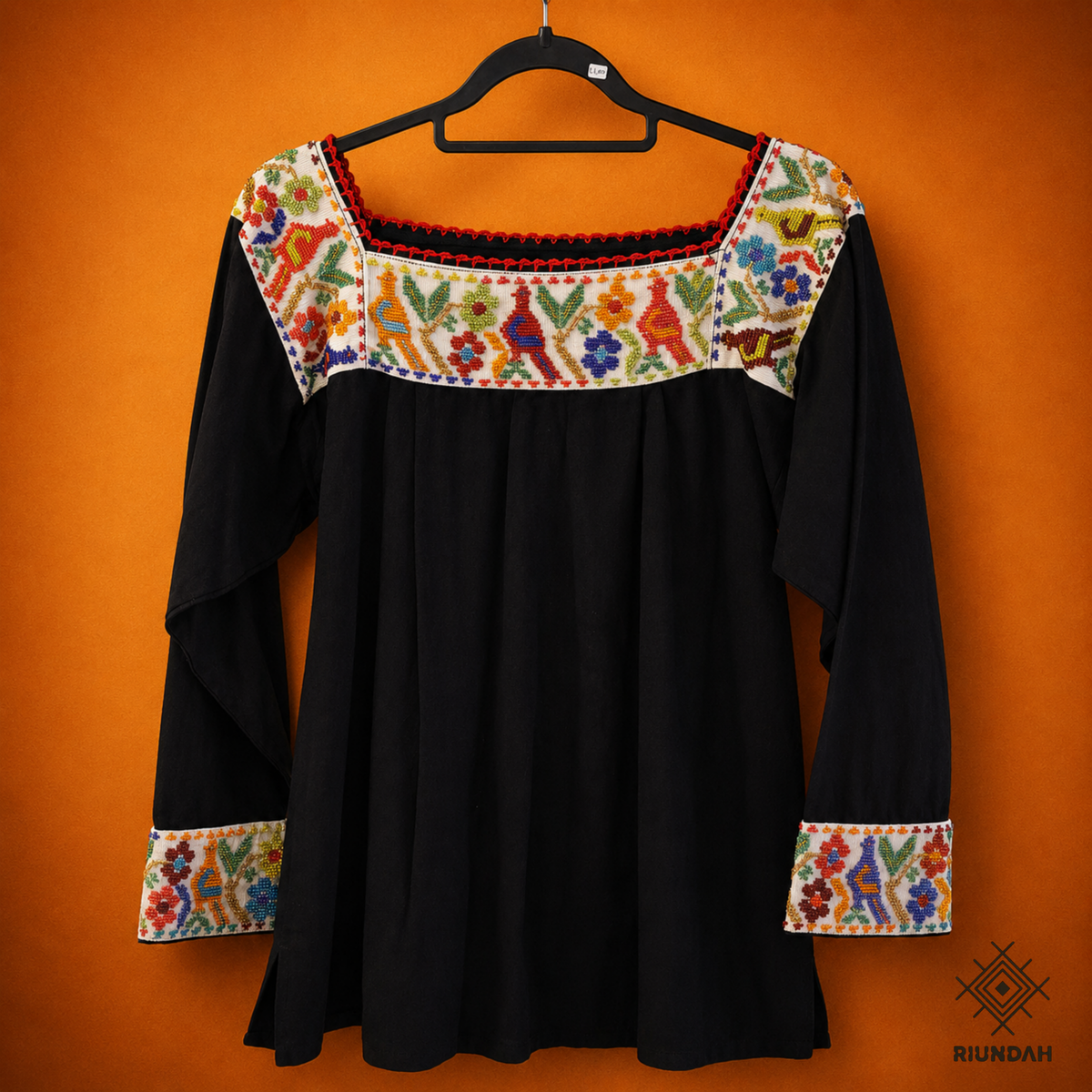 Blusa Color Azul Marino Bordado Chaquira