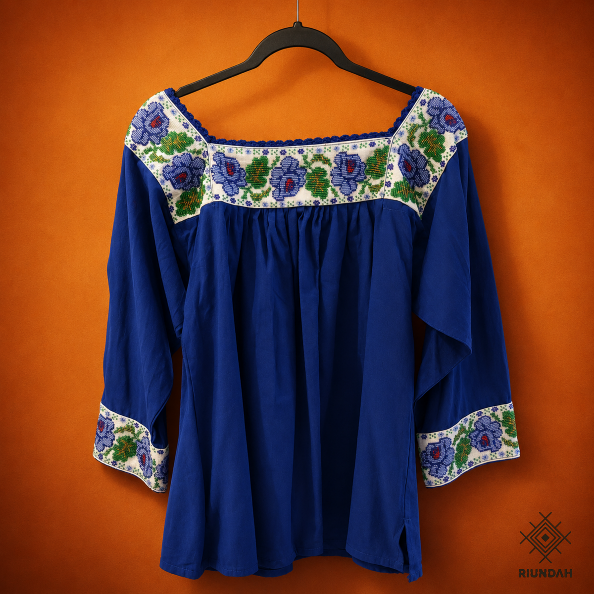 Blusa Color Azul Rey Bordado Chaquira