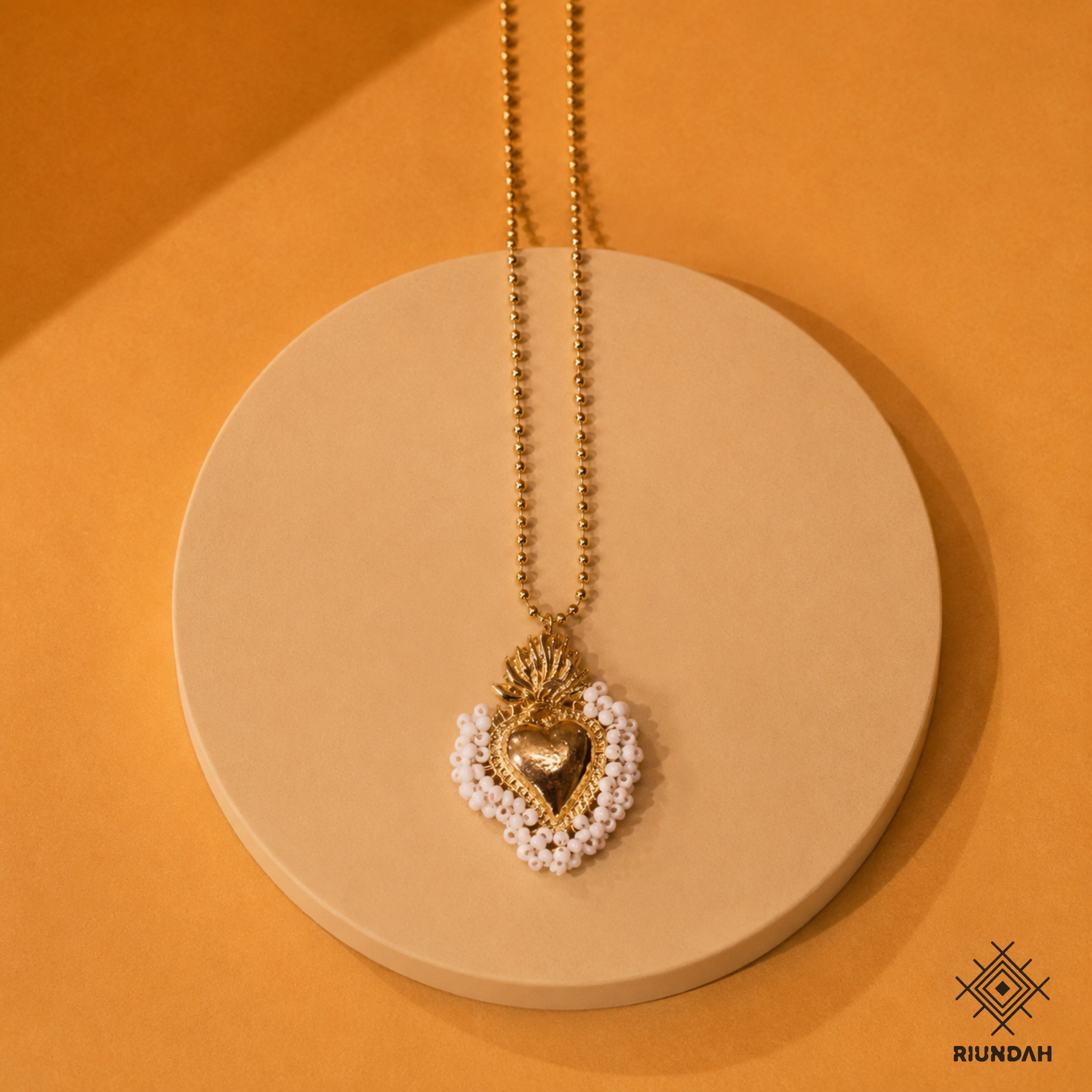 Collar corazón blanco