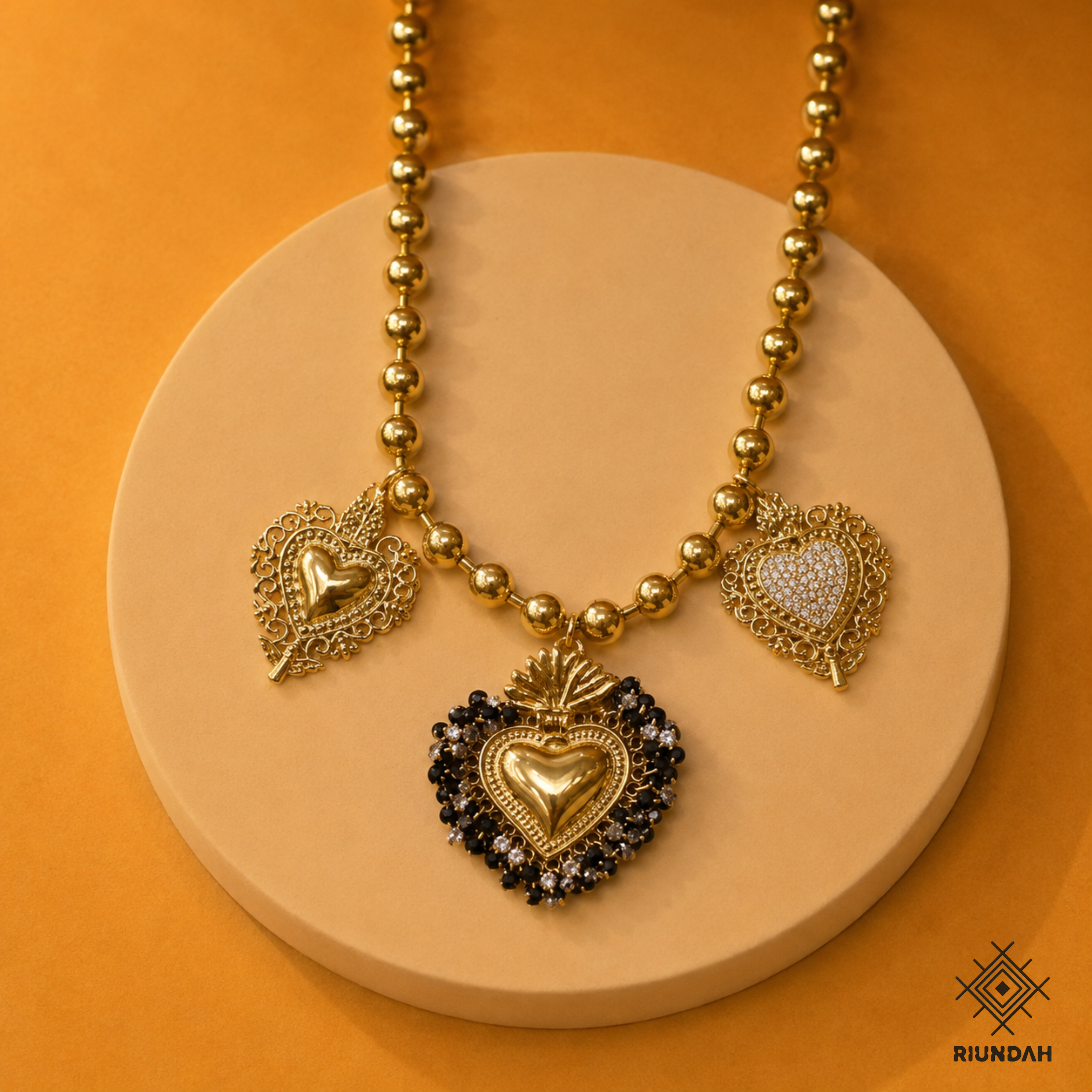 Collar de corazones