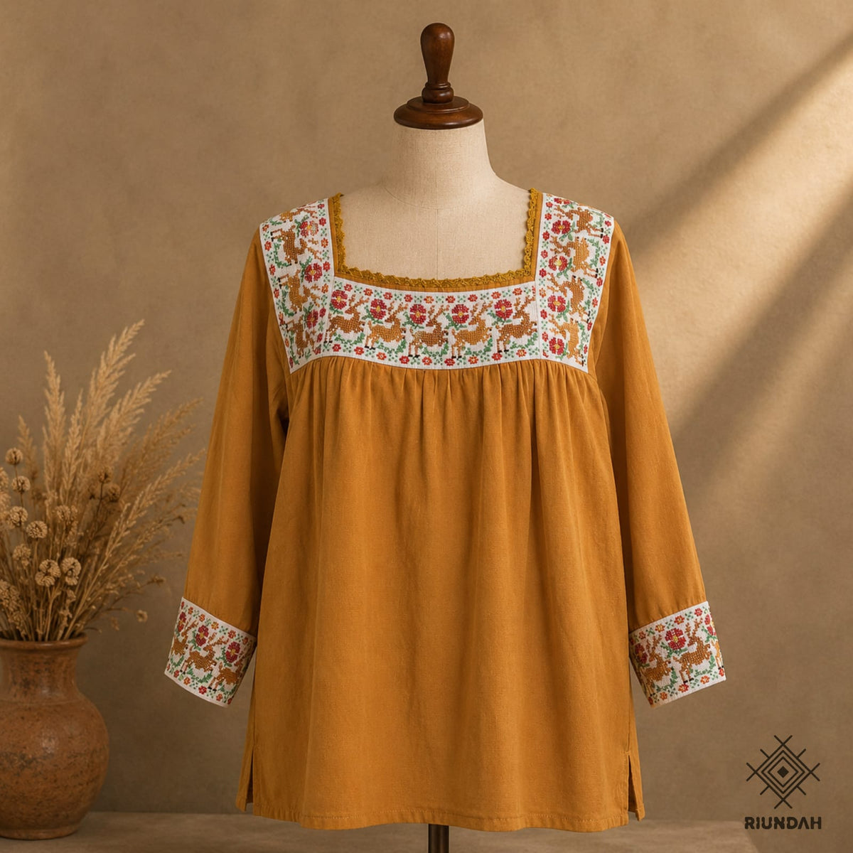Blusa Color Mostaza Bordado Chaquira
